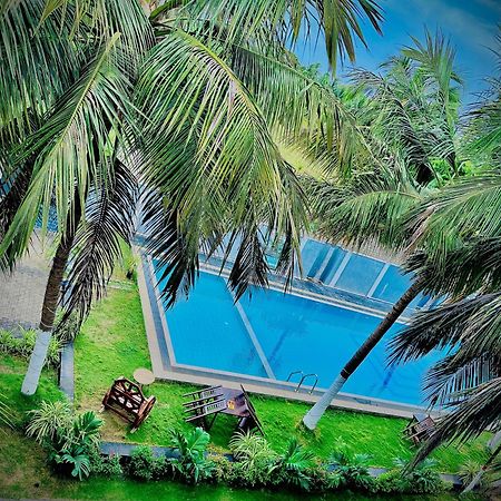 Nilaveli Hybrid Holiday Hotel Buitenkant foto